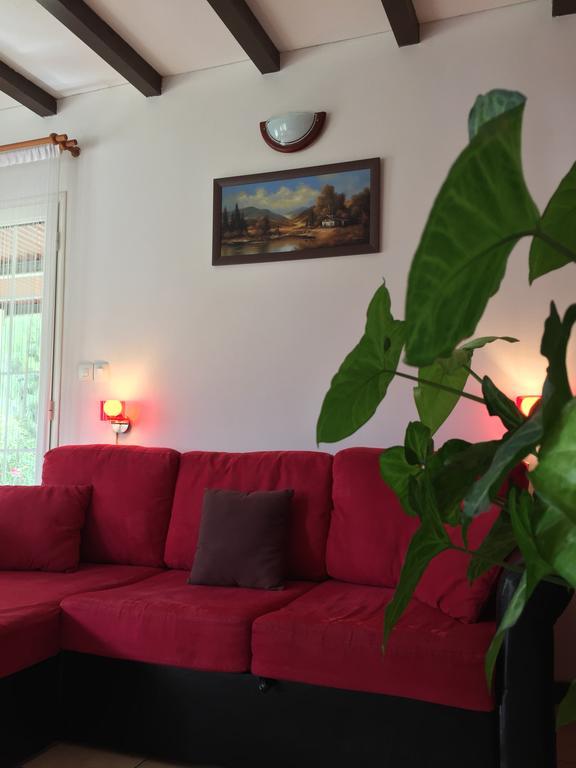 Meuble De Tourisme "Au Bord De La Mare" Villa Salazie Kültér fotó