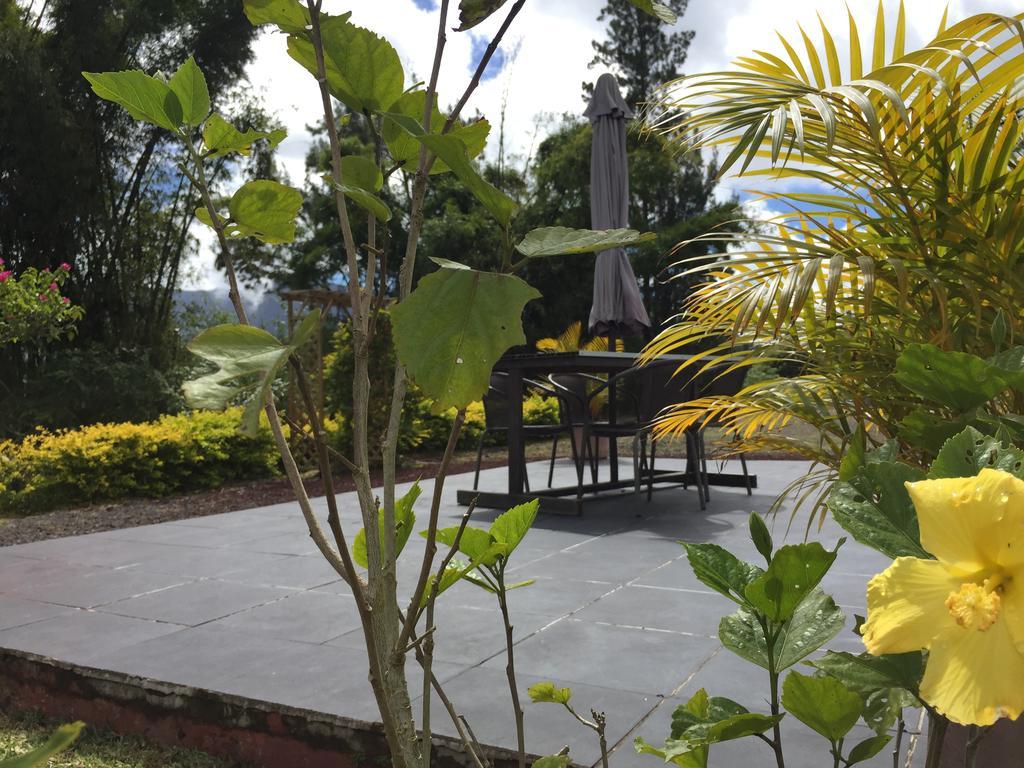 Meuble De Tourisme "Au Bord De La Mare" Villa Salazie Kültér fotó